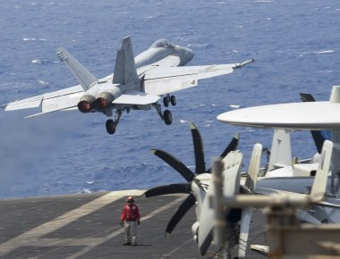 Βίντεο: Απονηώσεις και προσνηώσεις στο αεροπλανοφόρο USS Nimitz (CVN 68)